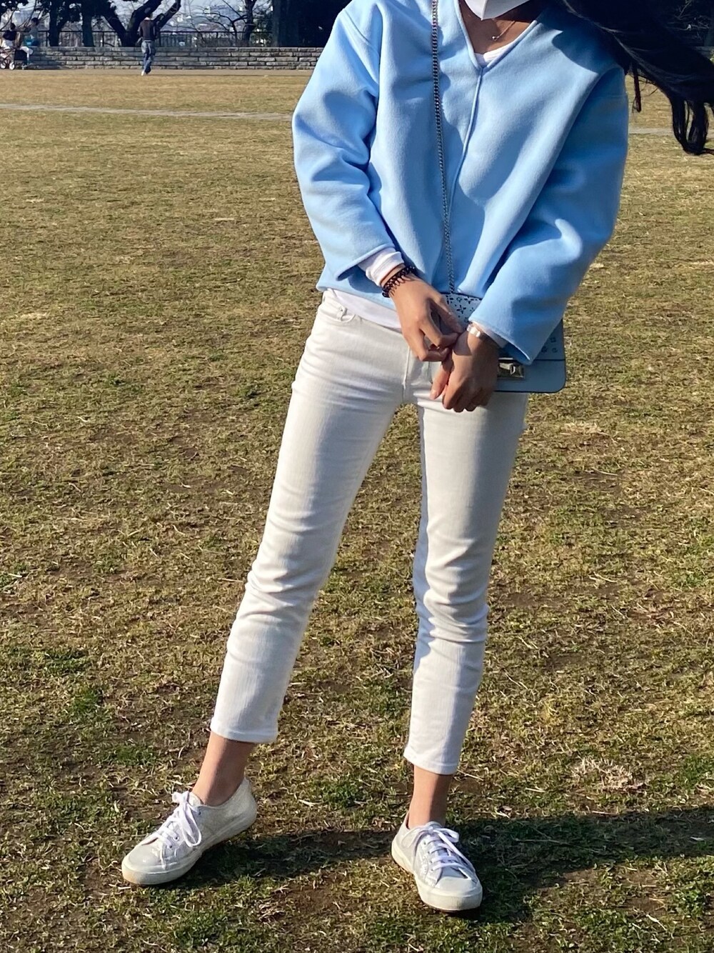 「spring、springcode、ootd」｜「GAPのSTRETCH 1969 true skinny high rise ankle jeans（デニムパンツ、ホワイト系）」を使った、SHINO.ISHIMARUさん（レディース・162cm）の春コーディネートの1枚目の写真