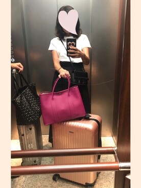 Rimowa リモワ のスーツケース キャリーバッグ ピンク系 を使った人気ファッションコーディネート Wear