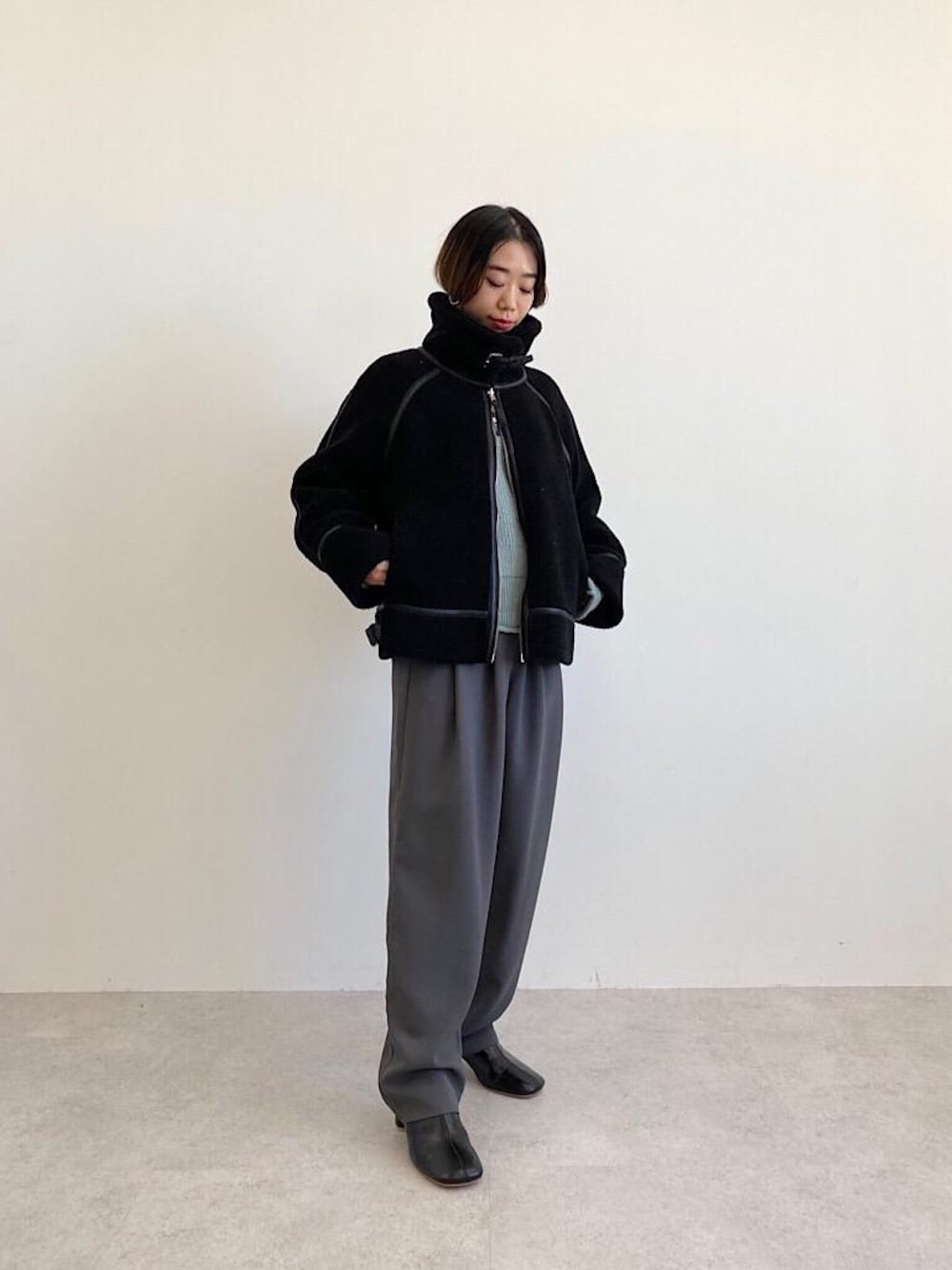 「ショートブーツ、シューズ、ニット/セーター、ぱんつ、あうたー」｜「CITENの＜CITEN（シテン）＞ リバーシブル ボア フライト ジャケット（その他アウター、ブラック系）」を使った、otsuka_rさん（レディース・155cm）の秋コーディネートの1枚目の写真