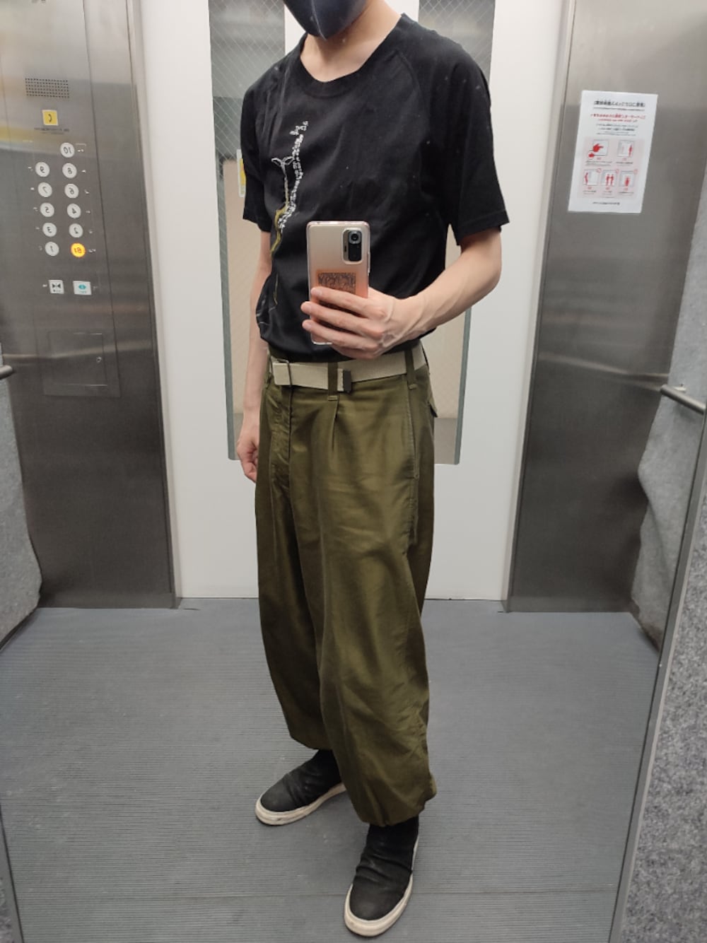 「amachi.のアイテム（パンツ、グリーン系）」を使った、TTR's closetさん（メンズ・175cm）の夏コーディネートの1枚目の写真