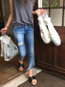 「フレイドヘムストスリ」｜知久友里恵さん（レディース・164cm）の夏コーディネート