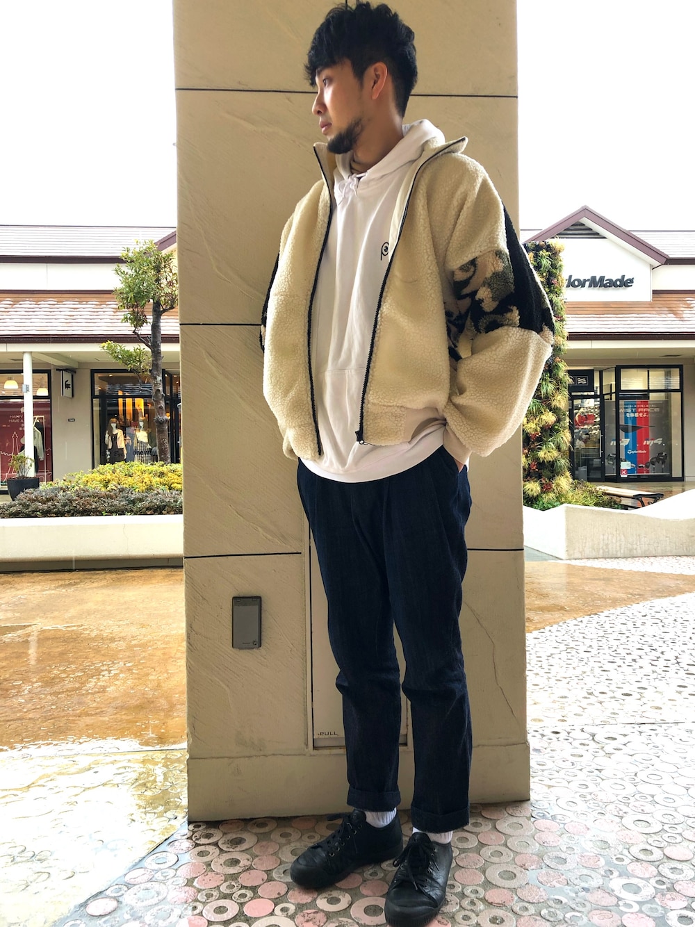 「L.H.P PRIVATE LAB(L.H.P PRIVATE LAB)、L.H.P、ボア、ブルゾン、ボアブルゾン、ホワイト、もこもこ、迷彩、ワンポイント」｜「L.H.P Private BrandのPRIVATE LAB/プライベートラボ/シープボア切り替えブルゾン（ブルゾン、ホワイト系）」を使った、ツネマツさん（メンズ・187cm）の冬コーディネートの1枚目の写真