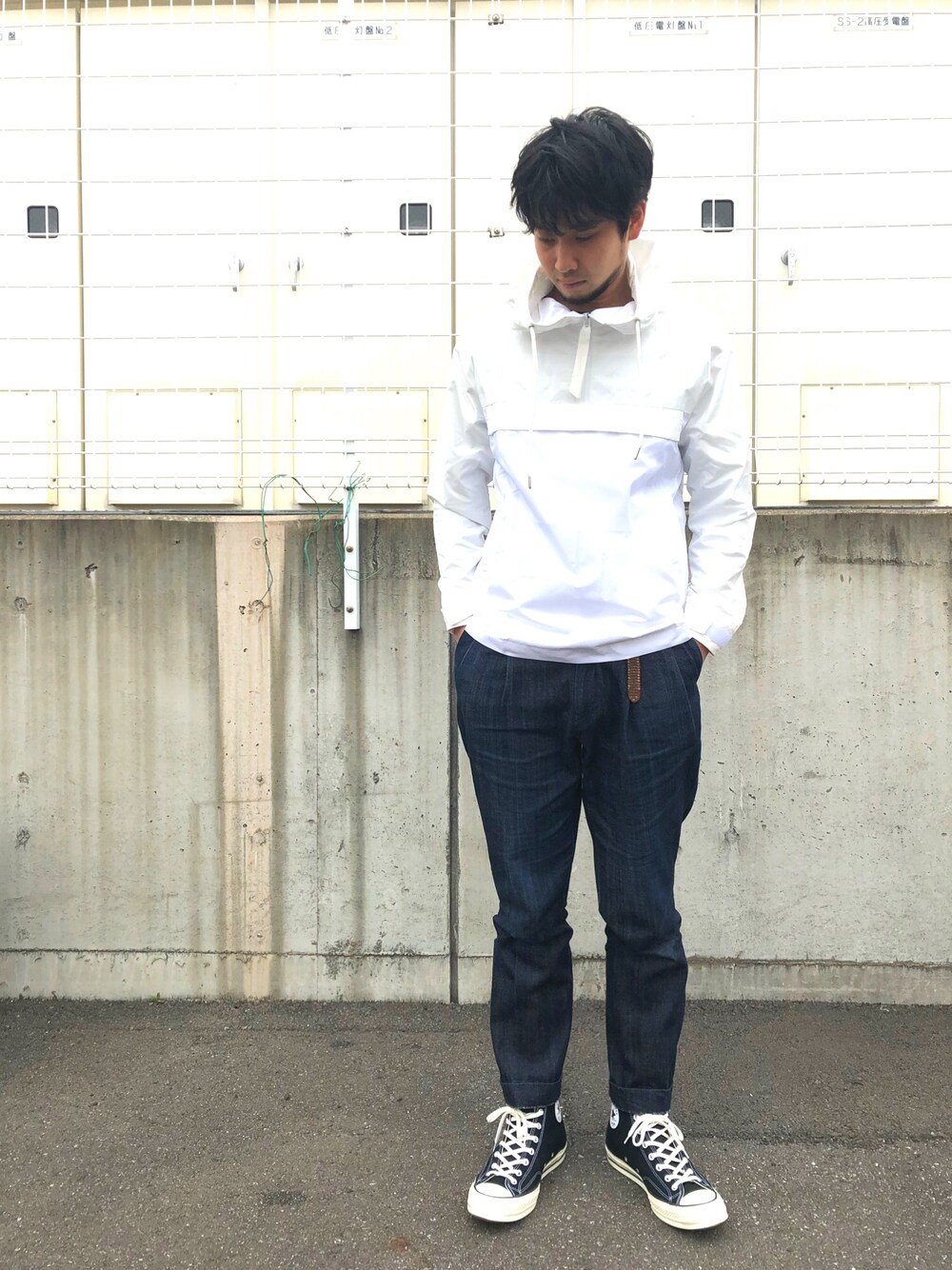 「NUMBER (N)INE、ナイロン、ハーフジップ、白、フロントロゴ、バックロゴ」｜「NUMBER (N)INEのアイテム（ナイロンジャケット、ホワイト系）」を使った、ツネマツさん（メンズ・187cm）の春コーディネートの1枚目の写真