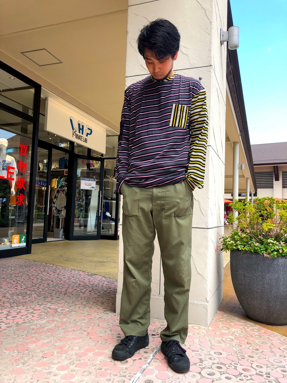 「MARNI、ロングＴ、ボーダー」｜「MARNIのアイテム（Tシャツ/カットソー、グリーン系）」を使った、ツネマツさん（メンズ・187cm）の夏コーディネートの1枚目の写真