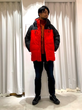 「レッド」｜「アイテム（その他アウター）」を使った、ツネマツさん（メンズ・187cm）の冬コーディネート