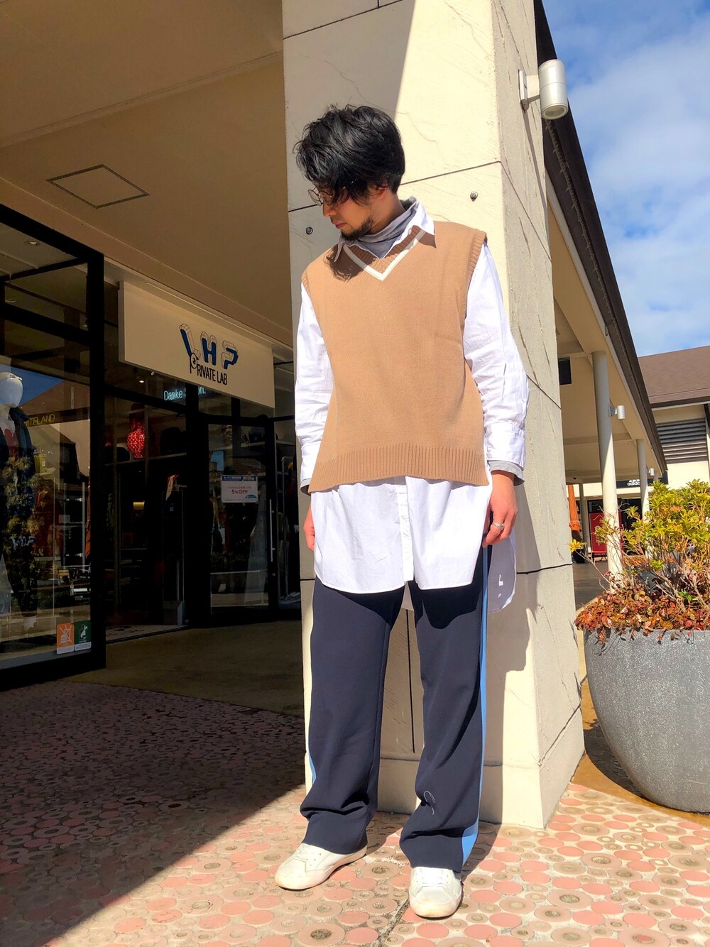 「L.H.P、ニット、ニットベスト」｜「L.H.Pのアイテム（その他トップス、ベージュ系）」を使った、ツネマツさん（メンズ・187cm）の冬コーディネートの1枚目の写真