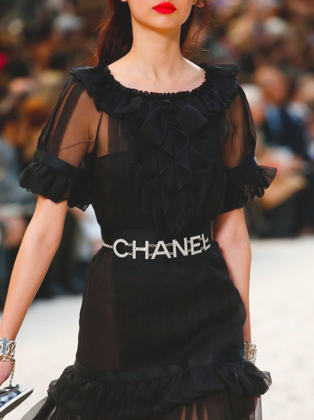 【ワンランク上のコーディネートに♪】◆CHANEL◆ FASHIONSNAP | 【#パリコレfs取材】鳥のように軽やかで自由な