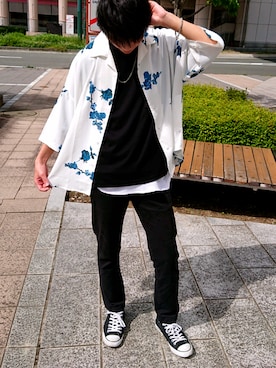「バラ柄」｜「アイテム（アクセサリー）」を使った、尋士さん（メンズ・181cm）の春コーディネート