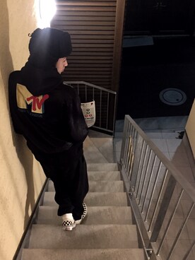 「美容師」｜「アイテム（ナイロンジャケット）」を使った、MINX銀座二丁目店  橋口　建太さん（メンズ・173cm）の冬コーディネート