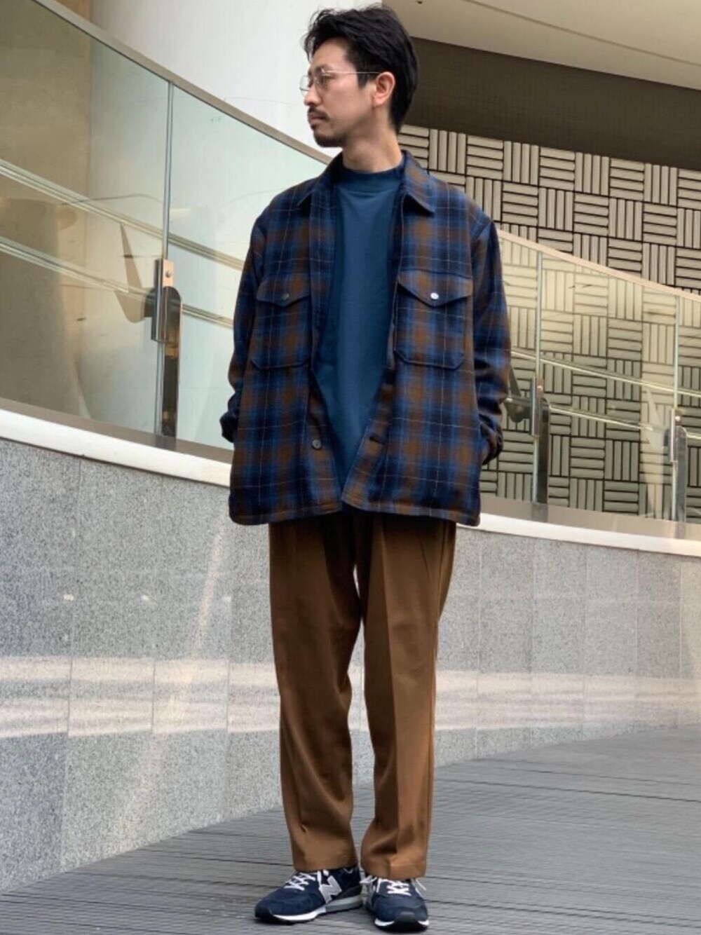 「カットソー、ニューバランス、CPOシャツ、casual、ペンドルトン、996、モックネック、”サマになるシリーズ”スタイル、さまになるタックパンツ、スタッフセンバツ」｜「NEW BALANCEの[ ニューバランス ] SC New Balance CM996 BG / BN スニーカー（スニーカー、ブルー系）」を使った、中田 直宏さん（メンズ・171cm）の秋コーディネートの1枚目の写真