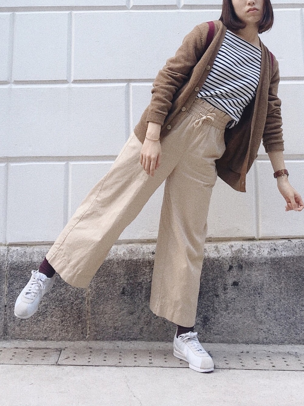「girl、winter、AW、earthtone、Japan、Hong Kong、NIKE、earthcolor」｜「MONKIのアイテム（チノパンツ、ベージュ系）」を使った、cinwhlさん（レディース・158cm）の冬コーディネートの1枚目の写真