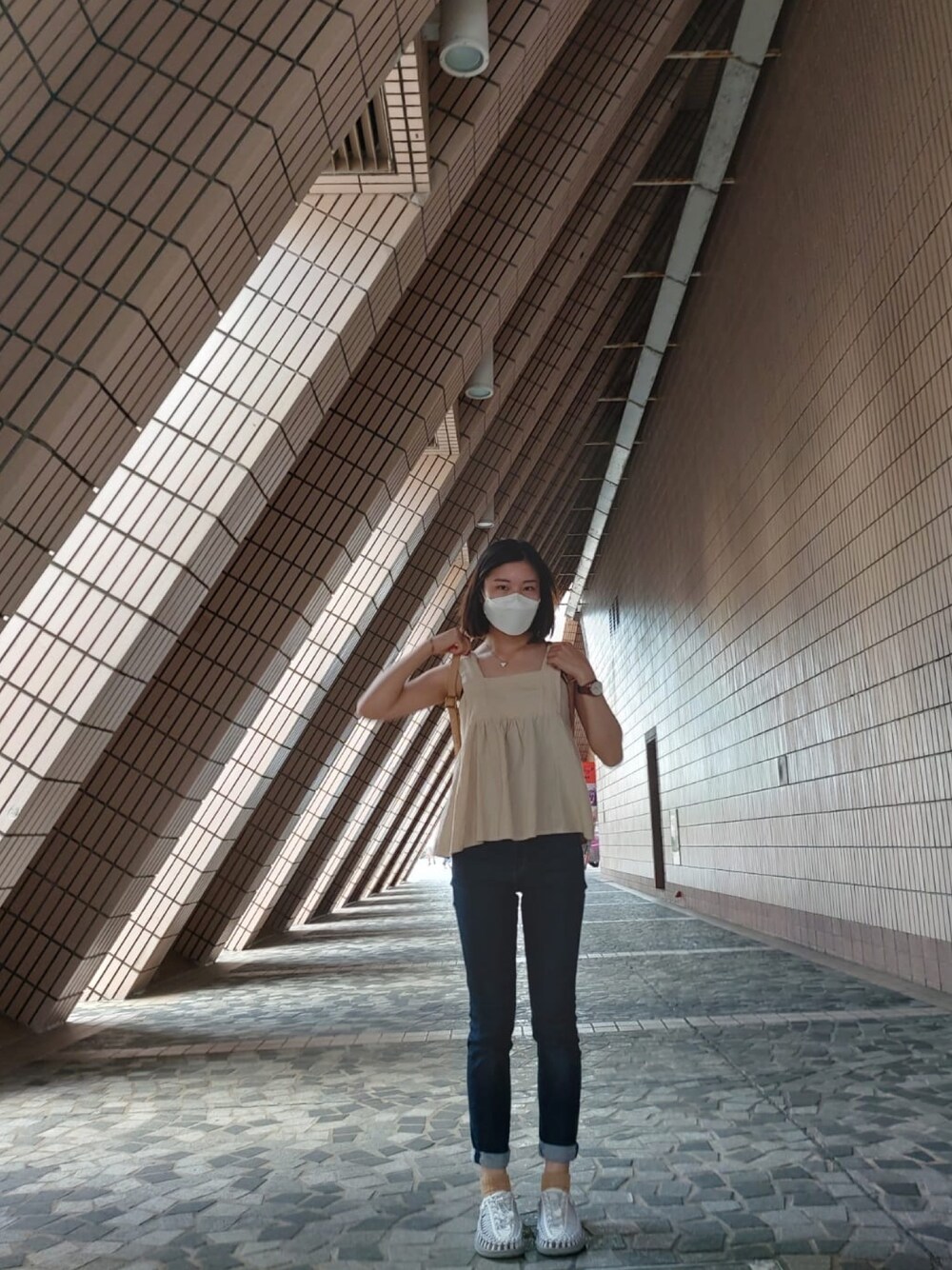 「summer、girl、Hong Kong、keen、UNEEK、UNIQLO」｜「UNIQLOのアイテム（デニムパンツ、ブルー系）」を使った、cinwhlさん（レディース・158cm）の夏コーディネートの1枚目の写真