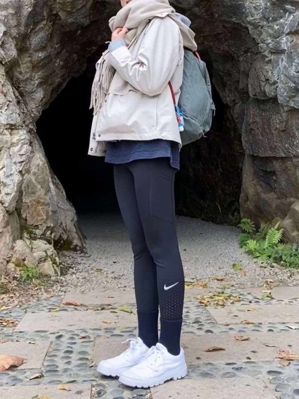 「girl、hkgirl、hongkong、hiking、outdoor、sporty、sport style、casual、winter、Japan」｜「UNIQLOのアイテム（ナイロンジャケット、ベージュ系）」を使った、cinwhlさん（レディース・158cm）の冬コーディネートの1枚目の写真
