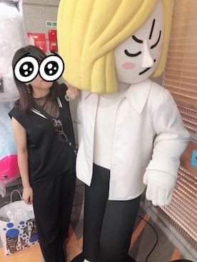 「WHO'S WHO gallery（フーズフーギャラリー）のミニ裏毛アシメベスト（ベスト、ブラック系）」を使った、mmmmmppqqさん（レディース）の秋コーディネート