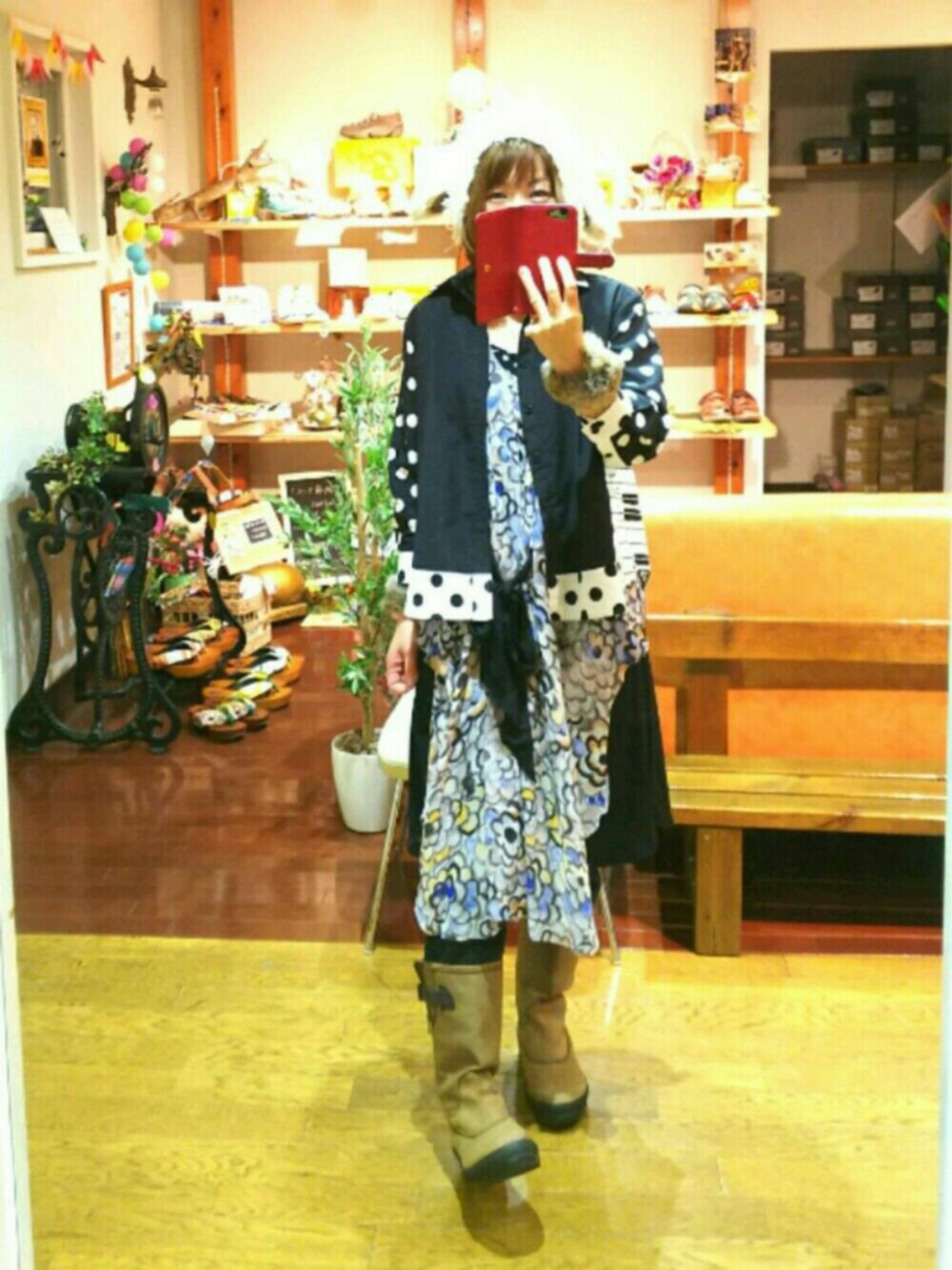 「NIRAME.CO、にらめっこーで、シャツスタイル、ワンピース、ツモリチサト、ユニクロ、ジョガーパンツ、レインブーツ、レザーブーツ」｜「ZOOのアイテム（ブーツ、レッド系）」を使った、yasuyoさん（レディース・158cm）の冬コーディネートの1枚目の写真