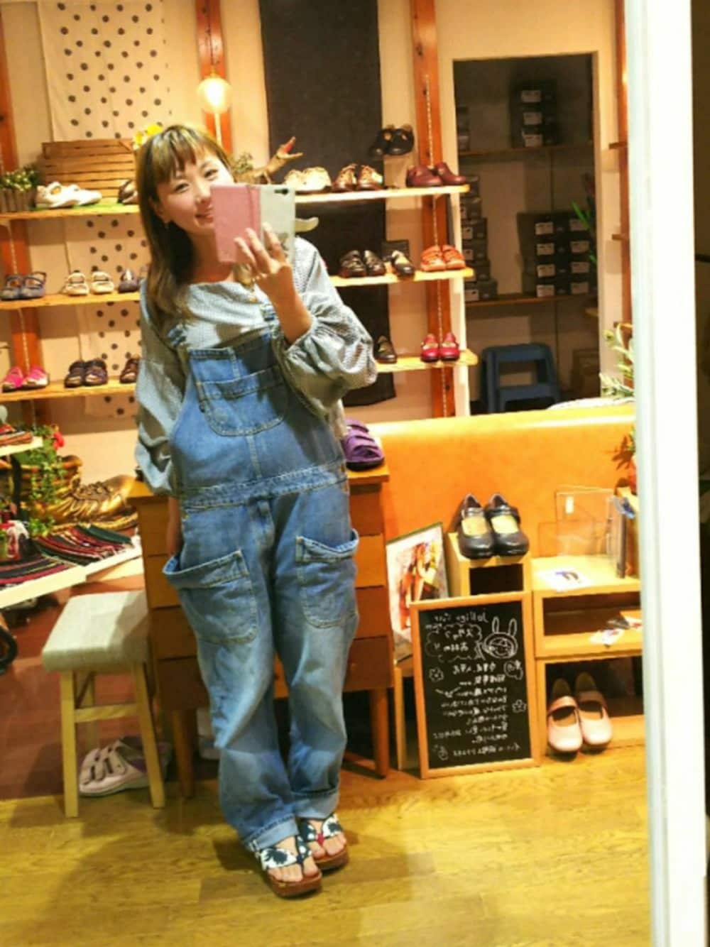 「デニム、オーバーオール、サロペット、カーディガン、半袖、ラクチンコーデ、オトナガーリー、チェック」｜「クリープハイプのアイテム（採寸ボディースーツ、イエロー系）」を使った、yasuyoさん（レディース・158cm）の春コーディネートの1枚目の写真