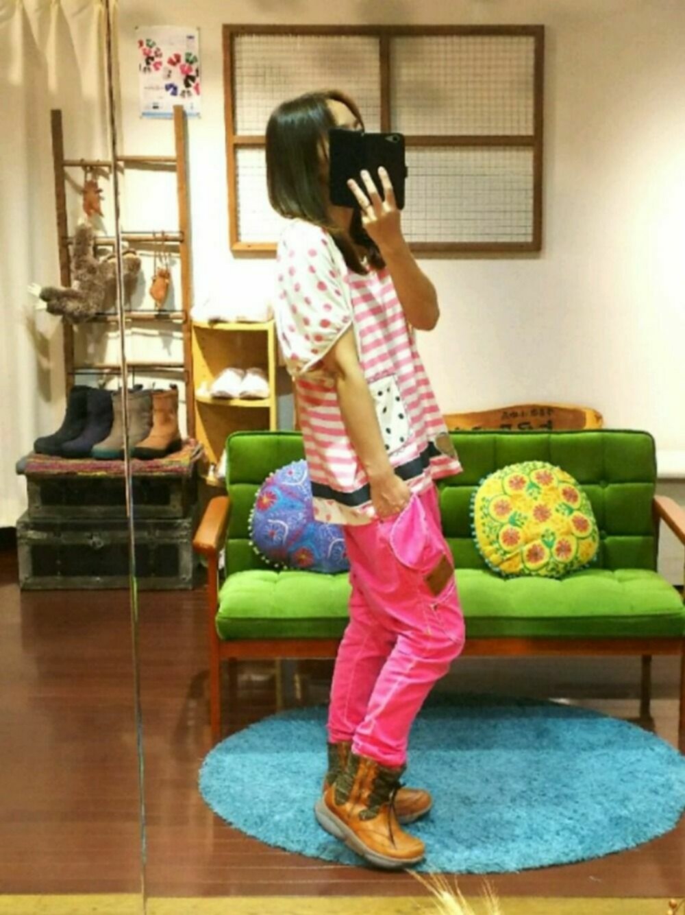 「秋服準備はじめました、秋コーデ、ラフ、大人ガーリー、大人カジュアル、サルエルパンツ、ピンク、ゆるコーデ」｜「mercibeaucoup,のカラデニ（その他パンツ、グリーン系）」を使った、yasuyoさん（レディース・158cm）の秋コーディネートの1枚目の写真