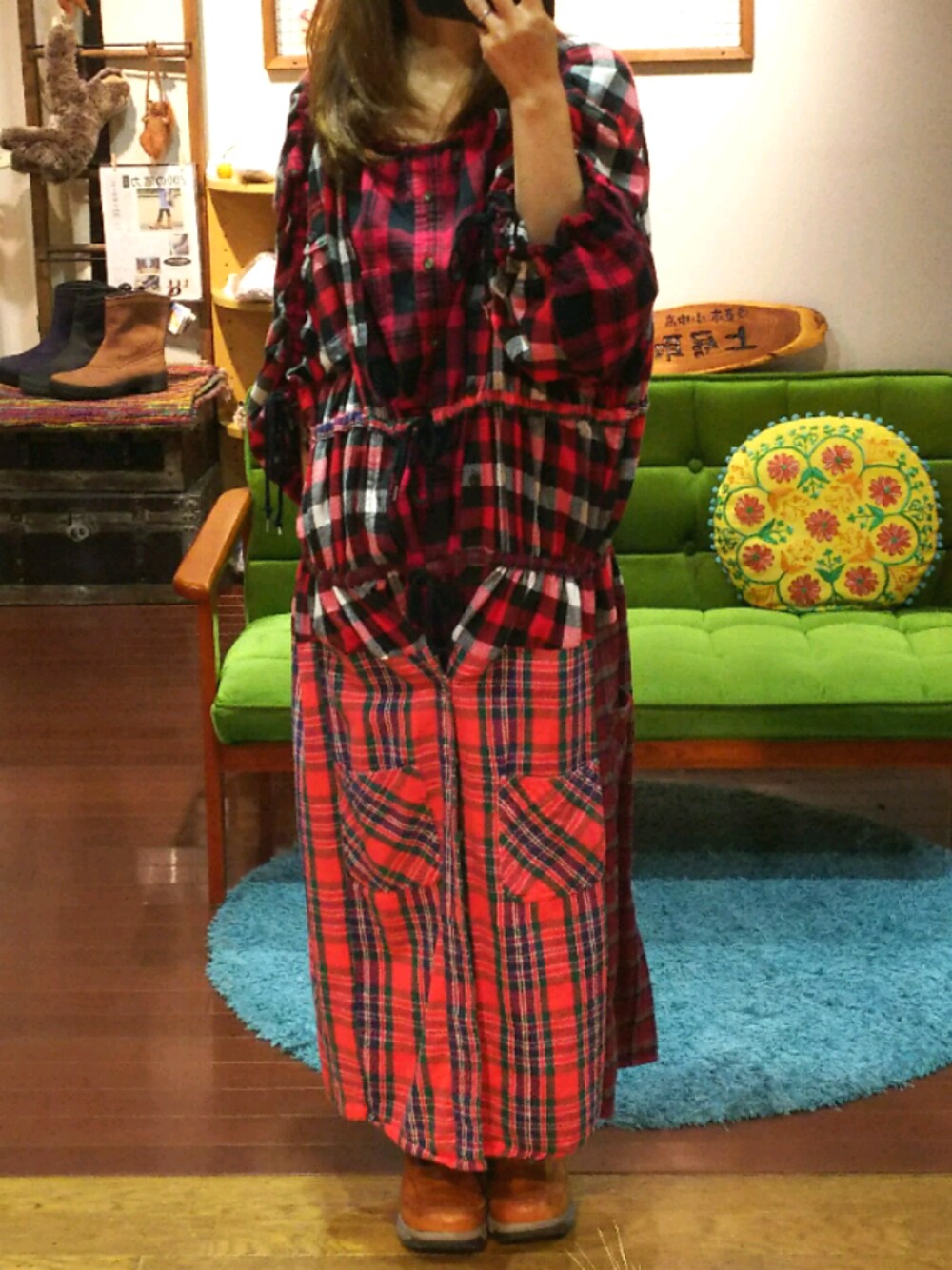 「チェック、古着、リメイク、赤、ワンピース、used、カジュアルコーデ、秋冬、今日のコーデ」｜「RehersalLのアイテム（ワンピース、レッド系）」を使った、yasuyoさん（レディース・158cm）の秋コーディネートの1枚目の写真