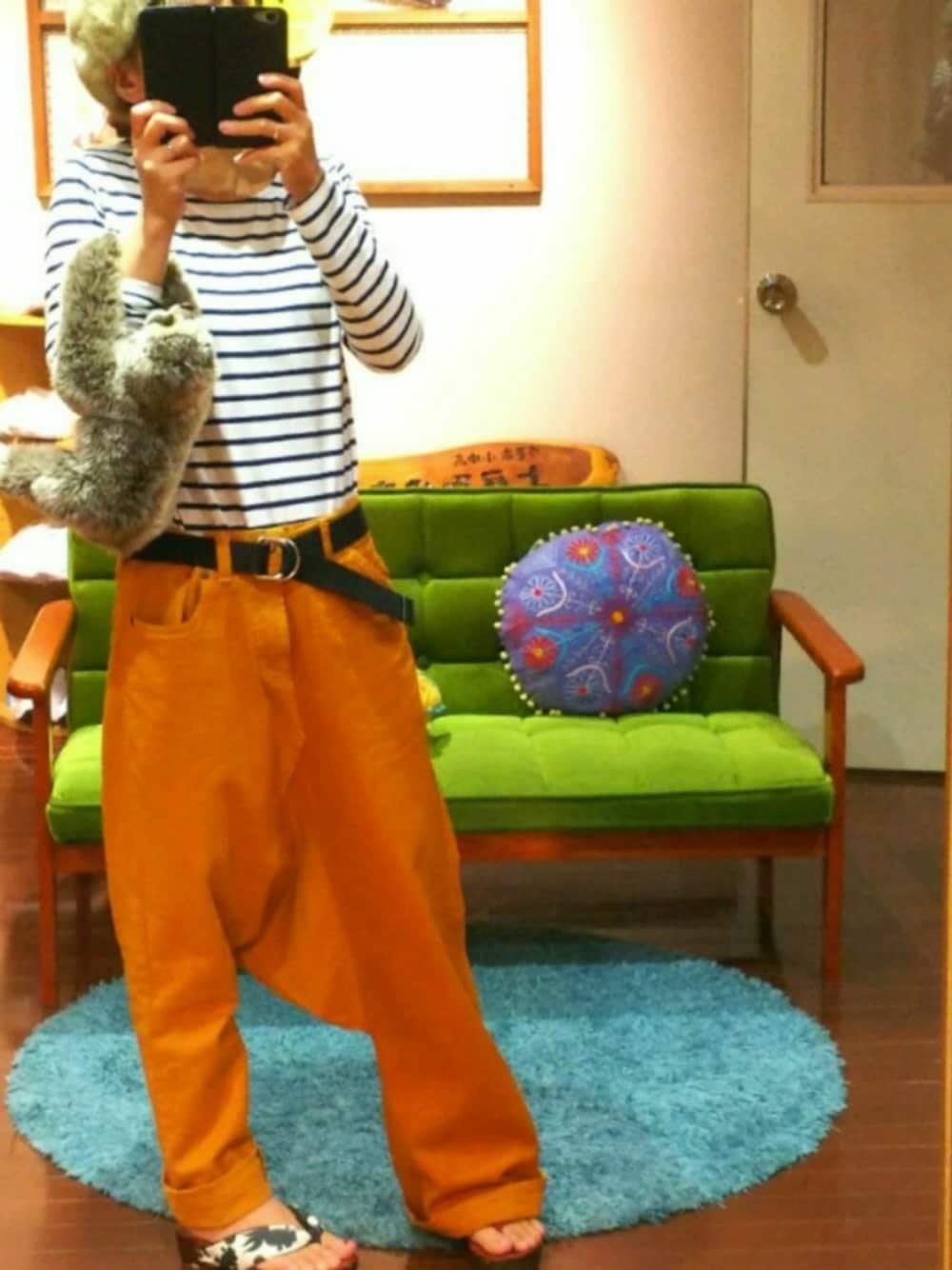 「サルエルパンツ、ganryu、ボーダー、トップスイン、ヘアーバンド、ファー、シンプルおしゃれが好き、大人カジュアル、秋コーデ、カジュアルコーデ」｜「tamakiのアイテム（シューズ、ホワイト系）」を使った、yasuyoさん（レディース・158cm）の秋コーディネートの1枚目の写真