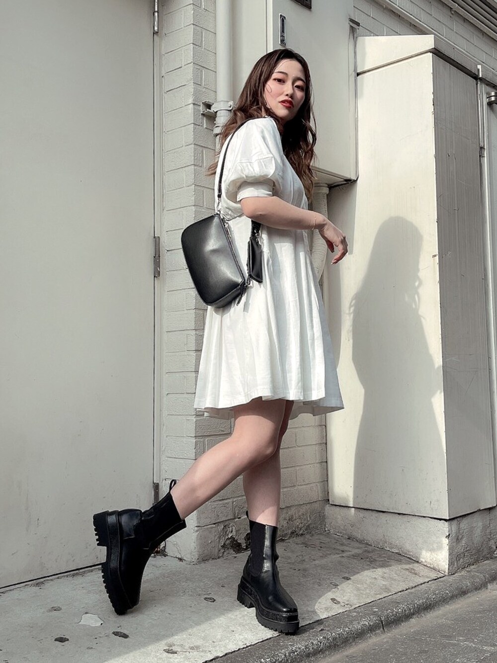 「春コーデ、ホワイトコーデ、ワンピース、ootd、いいね、save、フォローお願いします🤑、おしゃれさんと繋がりたい、ENVYM、envym_staff、ENVYMコーデ、ENVYM_shinjuku」｜「ENVYMのタックチュニックＯＰ（ワンピース、ホワイト系）」を使った、SAYAKA🌙さん（レディース・155cm）の春コーディネートの1枚目の写真