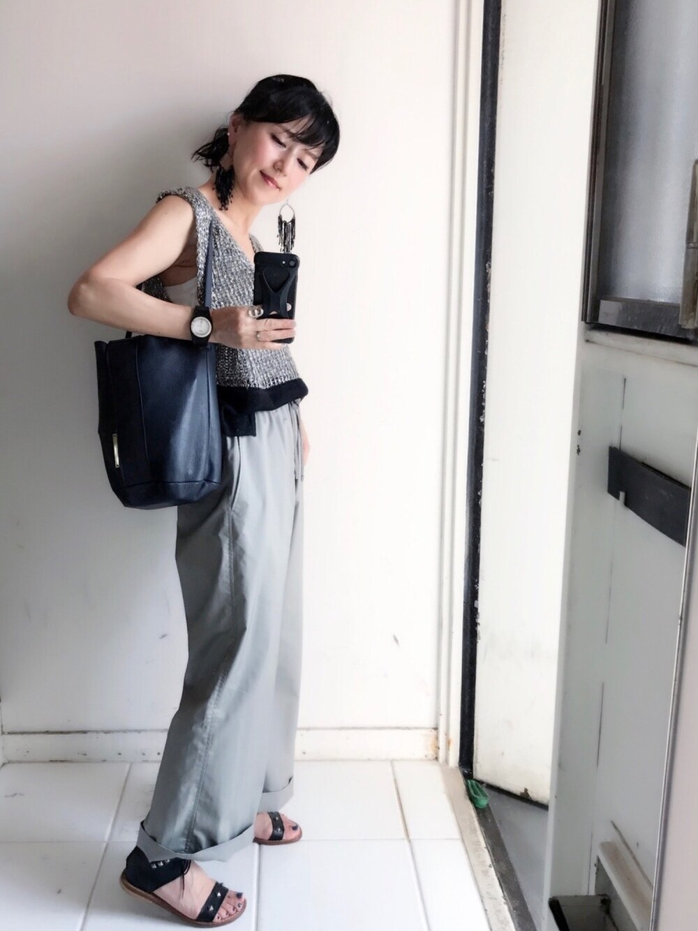 「yucchino、レザー、天然皮革、バケツバッグ、シンプルコーデ、カジュアル、大人コーデ、ラフコーデ、夏コーデ、大人カジュアル」｜「yucchinoのアイテム（バッグ、ブルー系）」を使った、yukino_yucchinoさん（レディース・151cm）の夏コーディネートの1枚目の写真