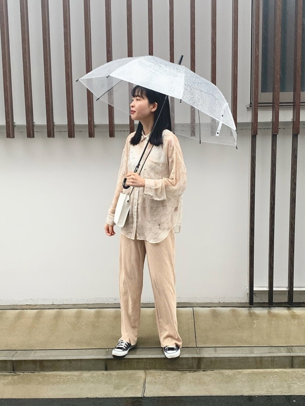 「休日スタイル、ゆるコーデ、シンプルコーデ、ワントーンコーデ、ベージュ、消えそうな色コーデ、シャツスタイル、シアーシャツ、リブパンツ、パンツスタイル」｜「archivesの幾何柄チュニック襟付きBIGシャツ（シャツ/ブラウス、ベージュ系）」を使った、るこ。さん（レディース・172cm）の夏コーディネートの1枚目の写真