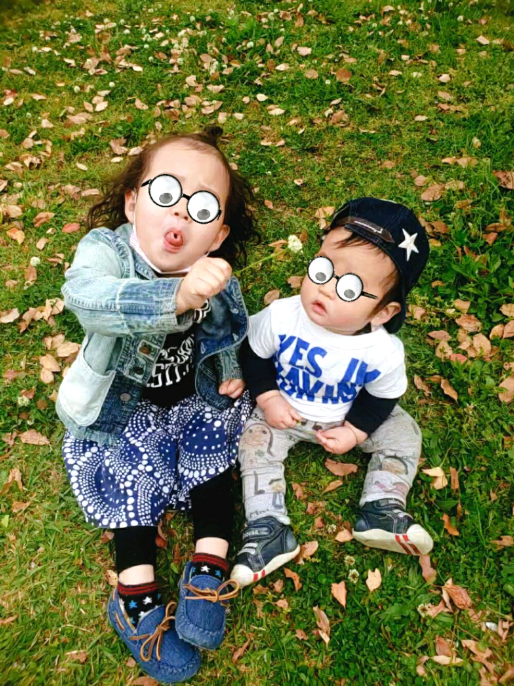 「公園、デニムダンガリー、ワンヒース、３歳女の子、11か月」｜「DENIM DUNGAREEの50（キャップ、ブルー系）」を使った、hmar373さん（キッズ・90cm）の春コーディネートの1枚目の写真