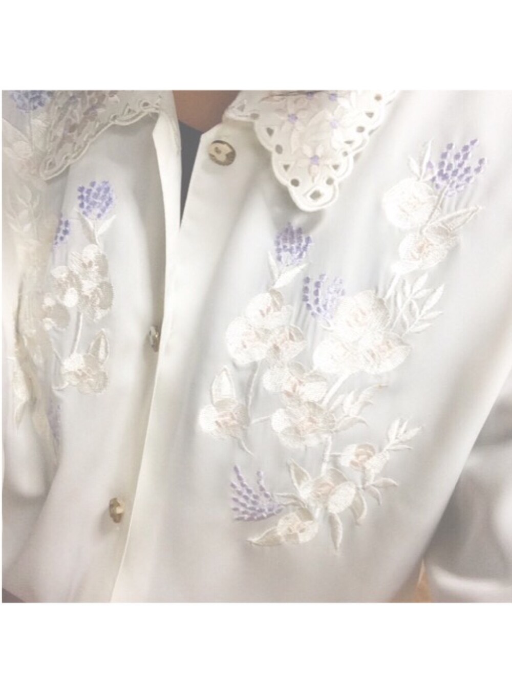 「古着、刺繍ブラウス、古着コーデ、シンプル」｜「古着𓃰のアイテム（シャツ/ブラウス、ホワイト系）」を使った、카즈나ㅎㅎさん（レディース・170cm）の春コーディネートの1枚目の写真