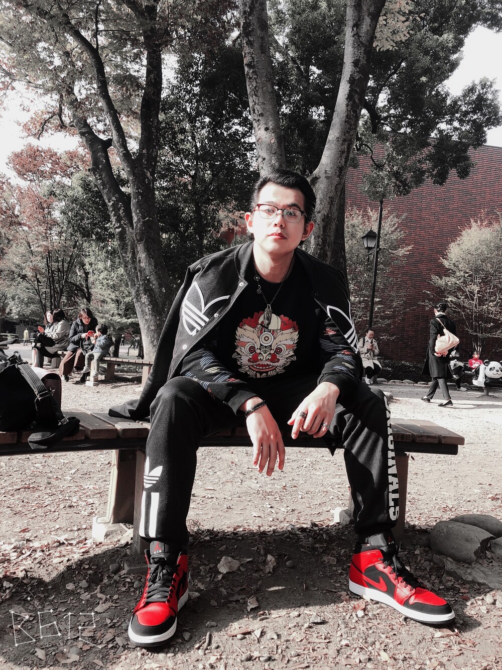 「上野公園」｜「adidasのアイテム（スタジャン、ブラック系）」を使った、小林馬場さん（メンズ・183cm）の冬コーディネートの1枚目の写真