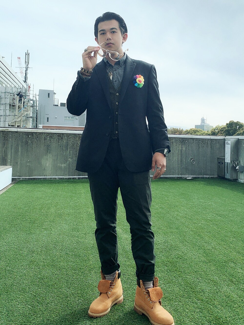 「春、スーツ」｜「Timberlandのアイテム（ブーツ、イエロー系）」を使った、小林馬場さん（メンズ・183cm）の春コーディネートの1枚目の写真