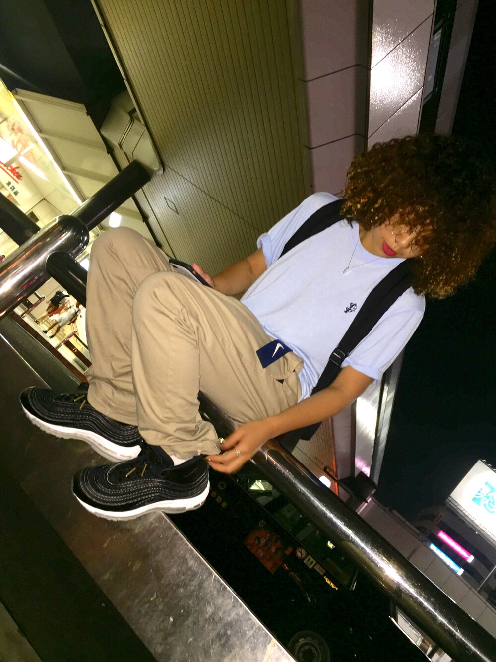 「スニーカーコーデ、nikelab、NikeSB、カジュアルコーデ、harajuku」｜「NIKE SBのNIKE SB アイコンチノ パンツ（チノパンツ、ベージュ系）」を使った、Zuuuuyuuuuさん（レディース・154cm）の夏コーディネートの1枚目の写真