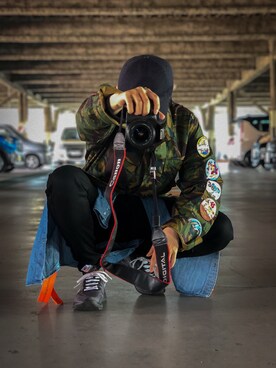 「オフホワイト」｜「アイテム（デニムジャケット）」を使った、やまさん。さん（メンズ・160cm）の春コーディネート