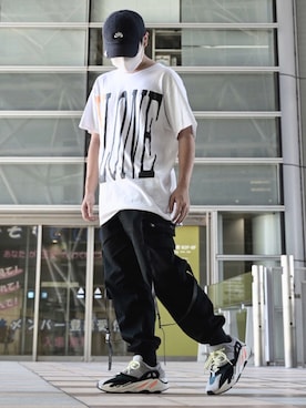 「VLONE（ヴィーロン）のアイテム（Tシャツ/カットソー、ホワイト系）」を使った、やまさん。さん（メンズ・160cm）の秋コーディネート