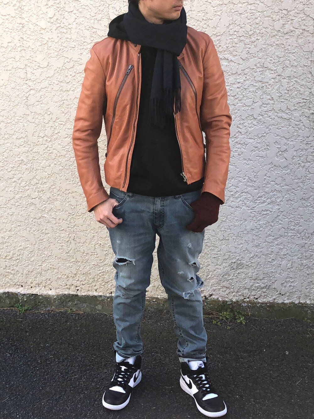 「スニーカー、デニムパンツ、GU、APC、MARGIELA、UNDER COVER」｜「MARTIN MARGIELAのアイテム（ライダースジャケット、オレンジ系）」を使った、tkymst_lさん（メンズ・175cm）の冬コーディネートの1枚目の写真
