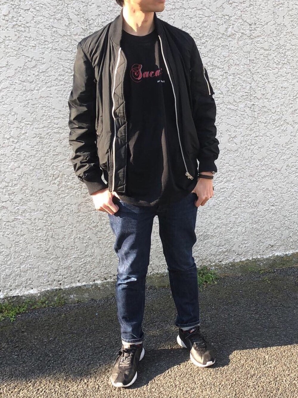「fragmentdesign、sacai、MA-1、APC、APCデニム」｜「Sacaiのアイテム（Tシャツ/カットソー、ブラック系）」を使った、tkymst_lさん（メンズ・175cm）の春コーディネートの1枚目の写真