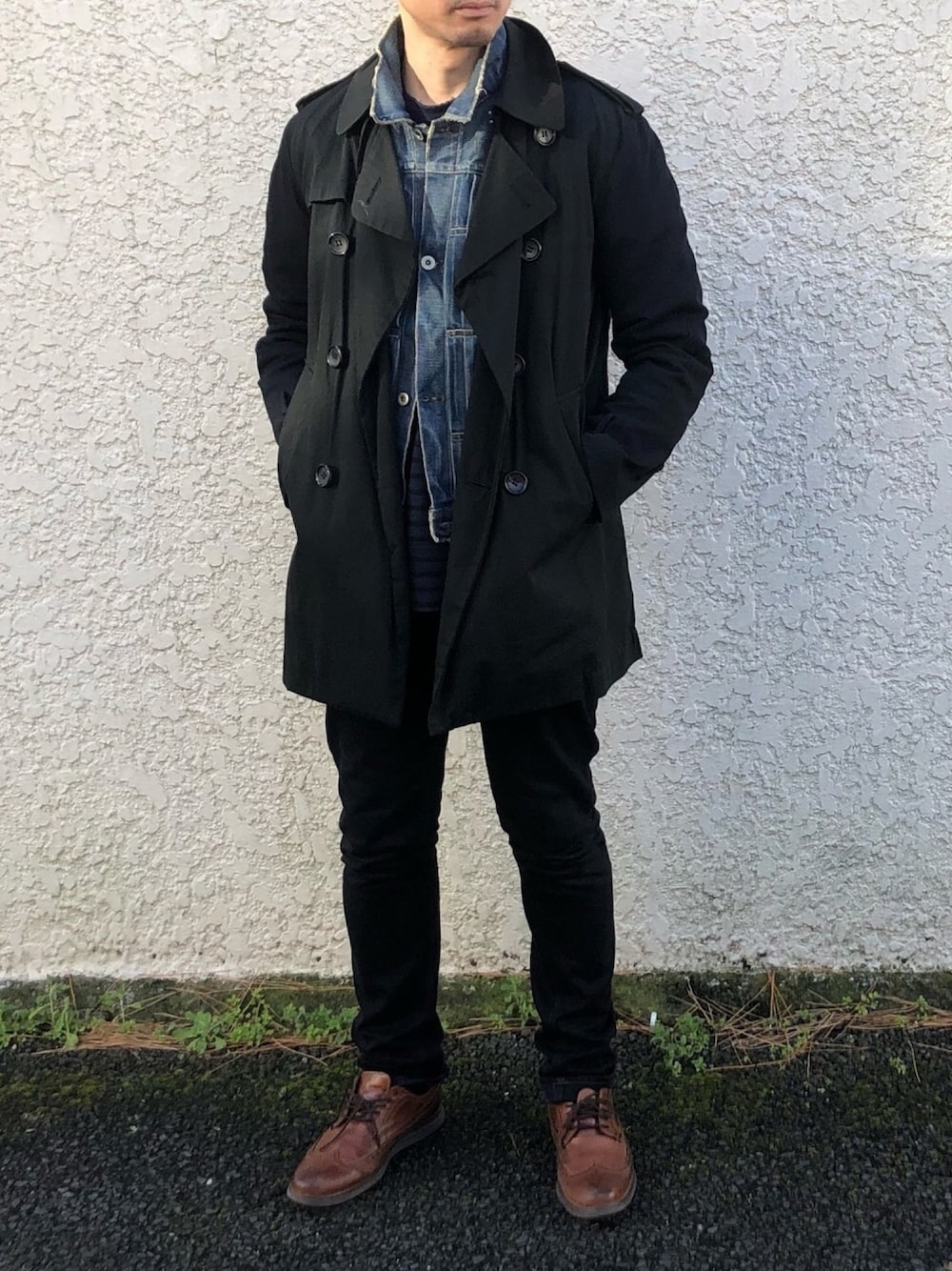 「Levi's、LEVIS VINTAGE CLOTHING、commedesgarcons」｜「COMME des GARCONSのアイテム（トレンチコート、ブラック系）」を使った、tkymst_lさん（メンズ・175cm）の冬コーディネートの1枚目の写真