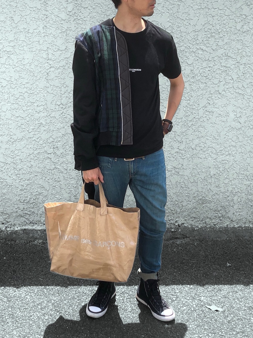 「お洒落さんとつながりたい、夏、大人コーデ、スニーカーコーデ、デニム、デニムパンツ、sacai、fragmentdesign、COMME des GARCONS」｜「Levi's REDのアイテム（デニムパンツ、ブルー系）」を使った、tkymst_lさん（メンズ・175cm）の春コーディネートの1枚目の写真