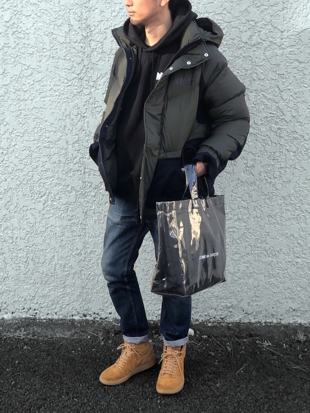 「オトナカジュアル、おしゃれさんと繋がりたい、ダウンジャケット、sacai、NIKE」｜「COMME des GARCONSのアイテム（トートバッグ、ブラック系）」を使った、tkymst_lさん（メンズ・175cm）の冬コーディネートの1枚目の写真