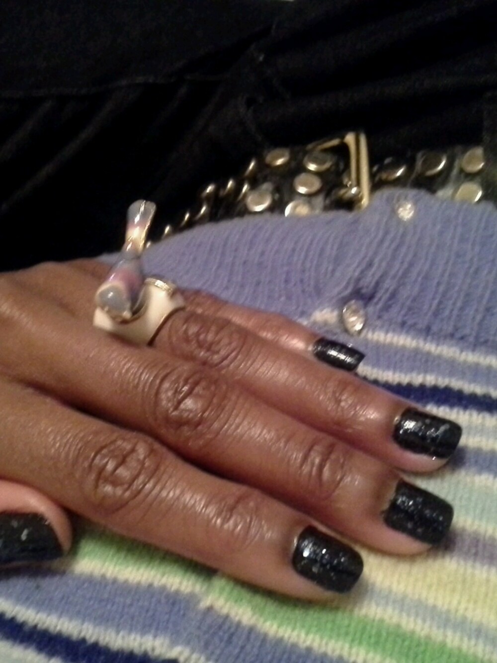 「BCBG MAX AZRIA、Jewelry、nails、revlon」｜Doris Romulusさんの冬コーディネートの1枚目の写真