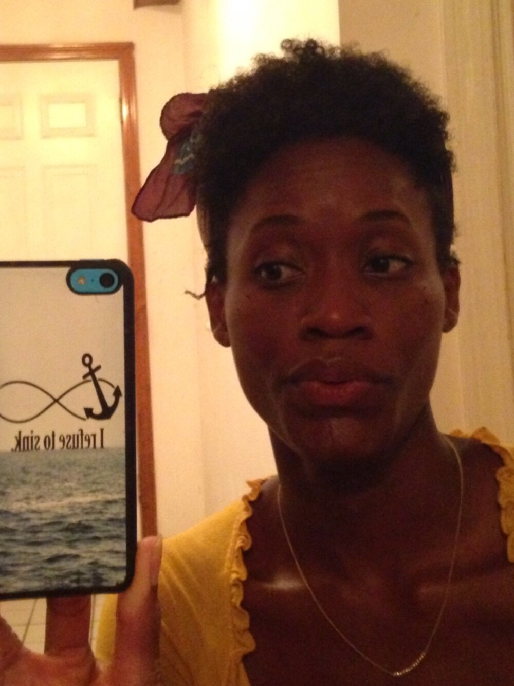 「HOLLISTER、Tech Accessory」｜Doris Romulusさんの秋コーディネートの1枚目の写真