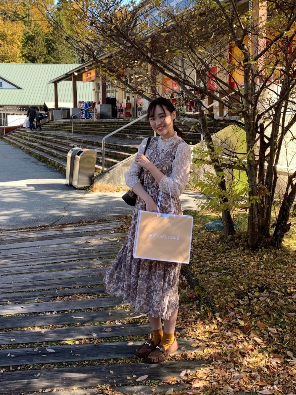「秋のコーデ、ワンピース、ブラウンコーデ、おしゃれさんと繋がりたい」｜「INGNIのペイズリー柄シフォンティアード／ワンピース（ワンピース、ベージュ系）」を使った、ぽんりぽさん（レディース・170cm）の秋コーディネートの1枚目の写真