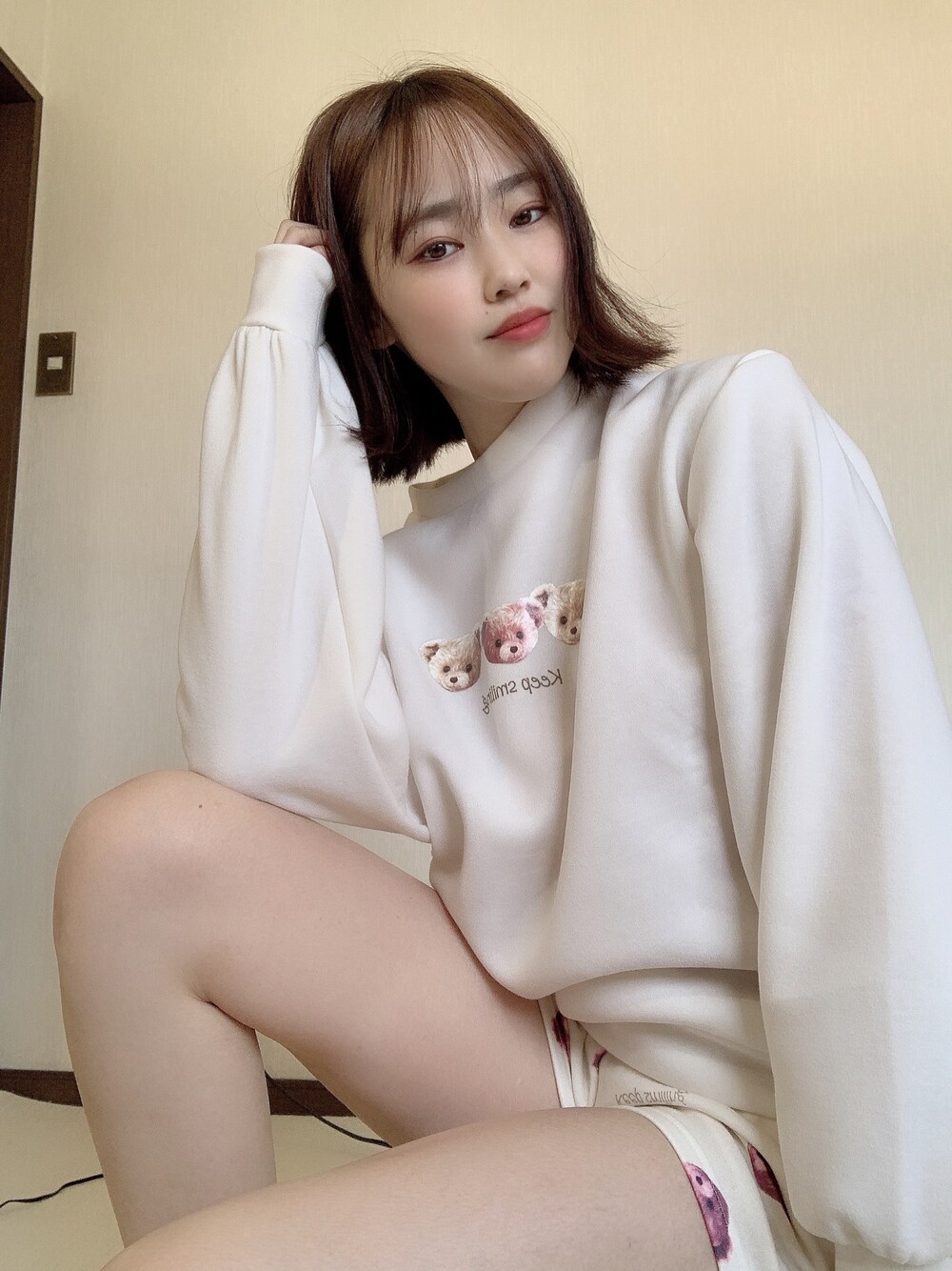 「ゆるコーデ、リラックススタイル、いいね、save、フォローお願いします🤑、ルームウェア」｜「GRLのアイテム（ルームウェア、ホワイト系）」を使った、ぽんりぽさん（レディース・170cm）の春コーディネートの1枚目の写真
