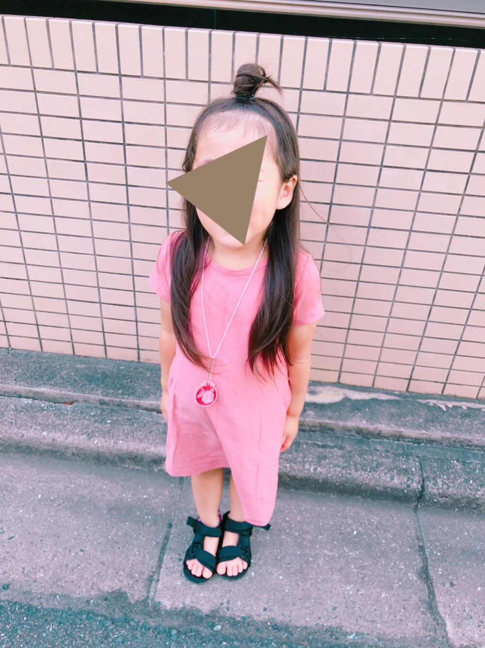 「夏コーデ、kids、おんなのこ、キッズゴーデ、3歳、お祭り、シンプルコーデ、デビロック」｜「devirockのポケット付き半袖Aラインワンピース 半袖ワンピース（ワンピース、ピンク系）」を使った、uki&naruさん（キッズ・100cm）の夏コーディネートの1枚目の写真