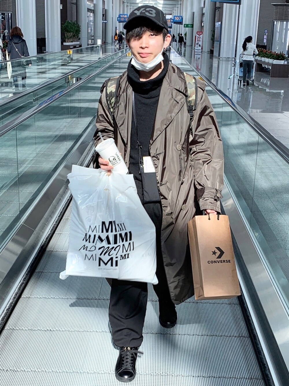 「大人カジュアル、FRED PERRY、GROUND Y、Y-3、yohjiyamamoto、トレンチコート、きれいめカジュアル、古着MIX、サコッシュ、春コーデ」｜「Y-3のY-3 CONSTRUCTED  CAP（キャップ、ブラック系）」を使った、たける°。さん（メンズ・166cm）の春コーディネートの1枚目の写真