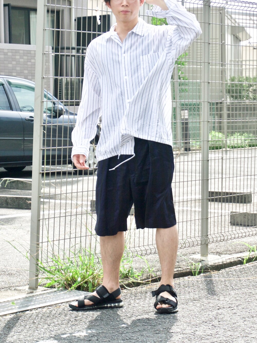 「JOHN LAWRENCE SULLIVAN、モード、きれいめカジュアル、カジュアル、ショーツ、ショーパン、ハーフパンツ、シンプル、夏、ストライプシャツ」｜「BEAUTY&YOUTH UNITED ARROWSの長袖シャツ（シャツ/ブラウス、ホワイト系）」を使った、たける°。さん（メンズ・165cm）の夏コーディネートの1枚目の写真