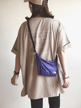 「バックロゴ」｜「アイテム（アクセサリー）」を使った、muさん（レディース・165cm）の夏コーディネート