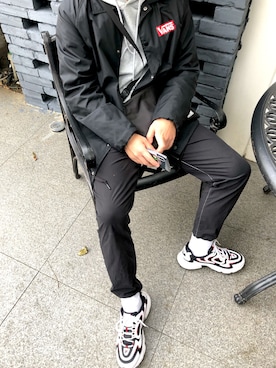 「VANS（バンズ）のアイテム（ミリタリージャケット）」を使った、蜀山公园Eatingさん（メンズ・173cm）の冬コーディネート