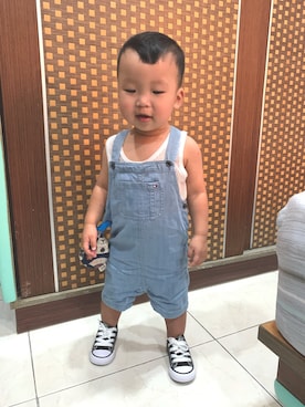 「TOMMY HILFIGER（トミーヒルフィガー）のアイテム（オールインワン・サロペット）」を使った、Albeeさん（キッズ・80cm）の秋コーディネート