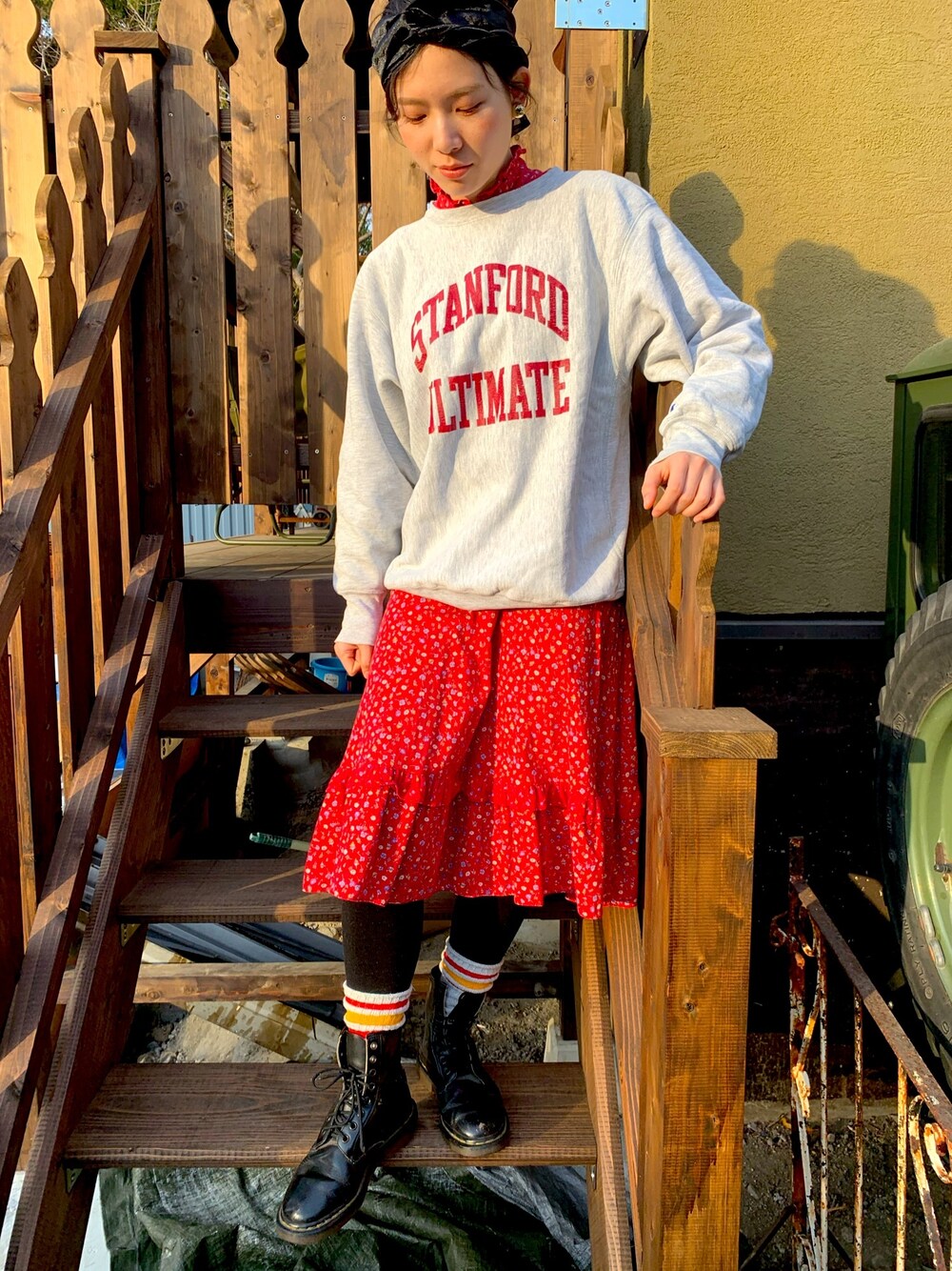 「ootd、レイヤードスタイル、used、VINTAGE」｜「ChampionのChampion ( チャンピオン ) クルーネック 裏起毛スウェット トレーナー（スウェット、ホワイト系）」を使った、空さん（レディース・157cm）の冬コーディネートの1枚目の写真
