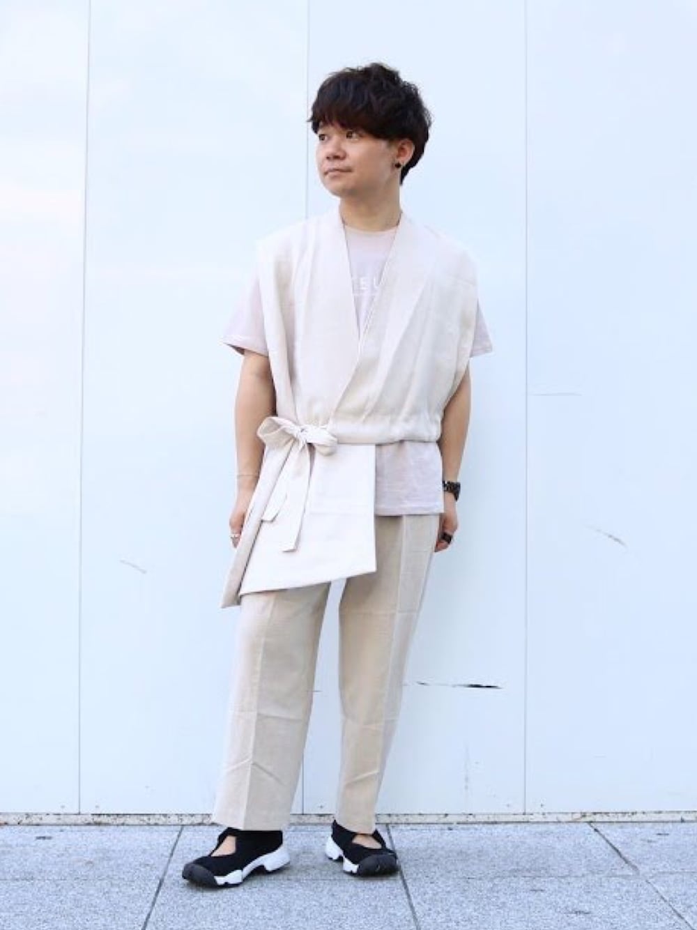 「おしゃれさんと繋がりたい、夏コーデ、シンプルコーデ、ワントーンコーデ、大人カジュアル、カジュアル、夏、低身長、低身長コーデ、WADMYC!」｜「WADMYC!のアイテム（ベスト、ホワイト系）」を使った、たけminiさん（メンズ・158cm）の夏コーディネートの1枚目の写真